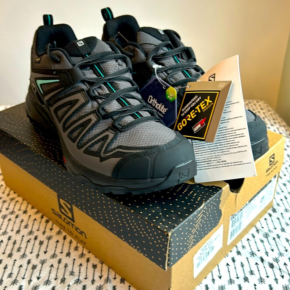 Salomon x crest GTX hiking shoes NEW WITH TAGS!